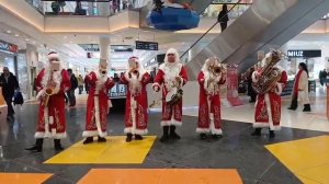 Новогодняя феерия Дедов Морозов