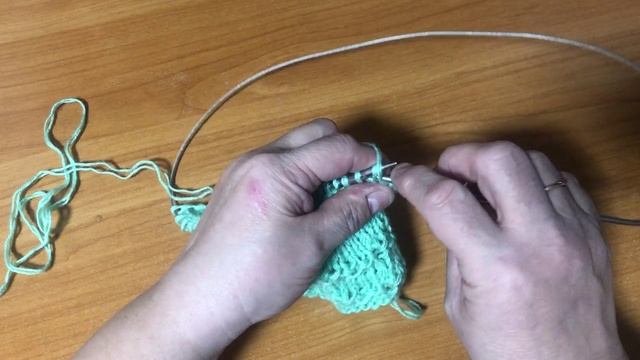 Универсальный узор спицами объёмные ажурные дорожки на лицевой глади смотреть онлайн