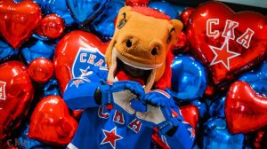 Конь-Огонь: Талисман санкт-петербургского СКА держится на коньках не хуже хоккеиста