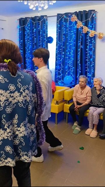 Дед Мороз у бабушек Дети выросли Праздник Новый год Песни ретро смотреть онлайн