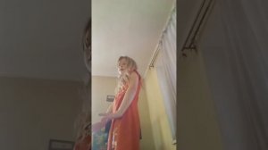 учу кататься на гироскутере