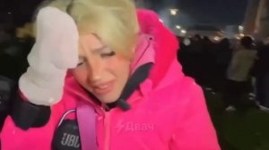 Новый год в Германии. Обстановка: тян пыталась показать, что гулять в толпе по центру Кёльна