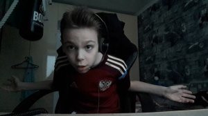 отвечаю на вопросы рассказываю о себе