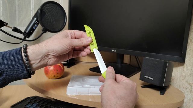 Обзор на Набор керамический нож  Овощечистка 197 рублей. Чистим яблоко сразу!