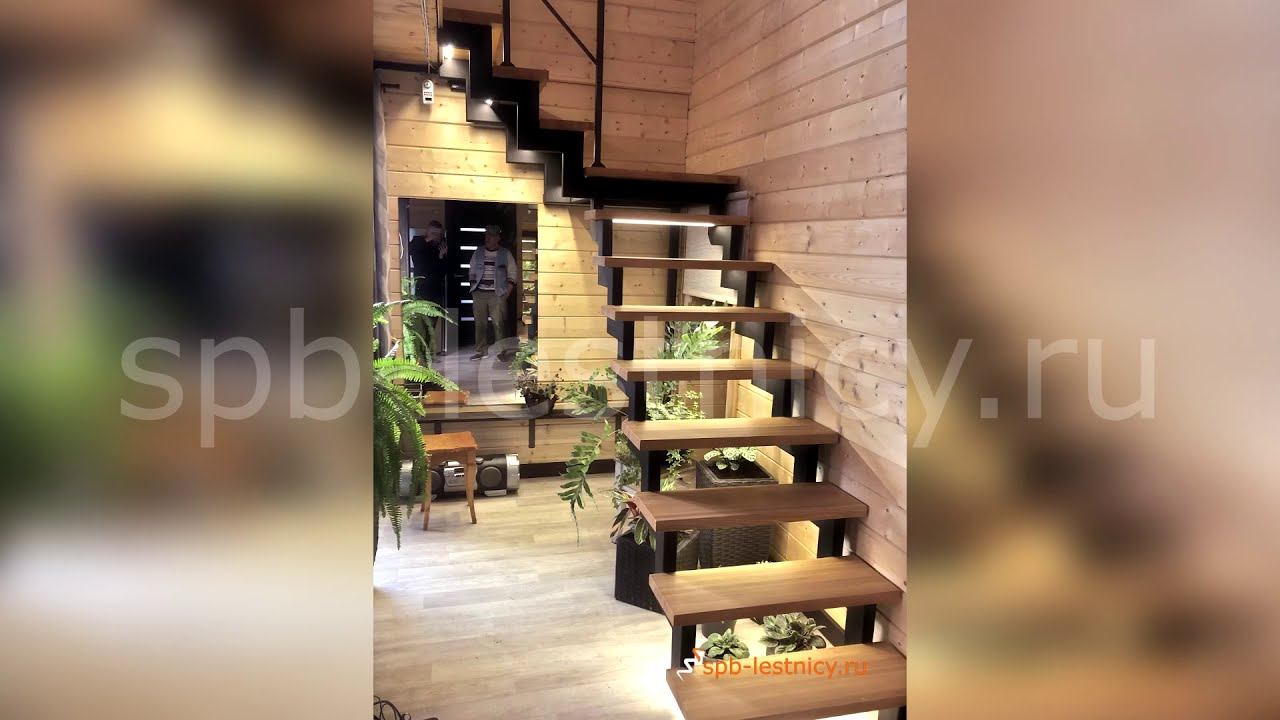 Лестница на ломаных косоурах с подсветкой для цветов и ступенями из лиственницы. смотреть онлайн