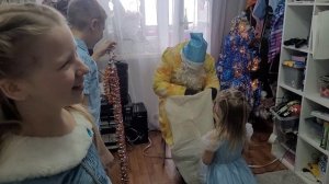 Дед мороз пришёл к нам в гости