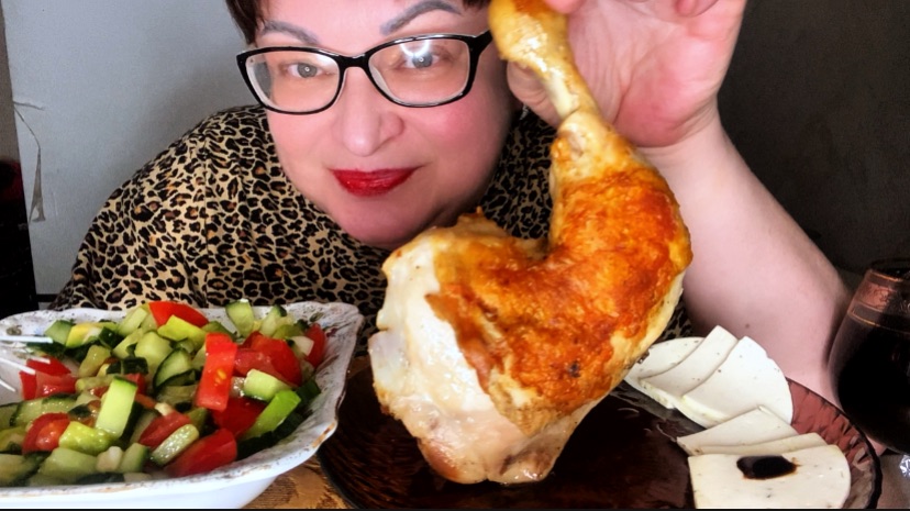 Забыла про это видео 🤦Мукбанг салатик и огромный кус курочки/Эх..Наташа смотреть онлайн