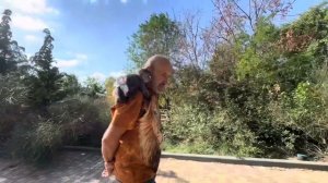 У Анфисы как и у ее мамы Лиды одно на уме, лишь бы поесть, хоть цветок, хоть лепесток, хоть с пола…)