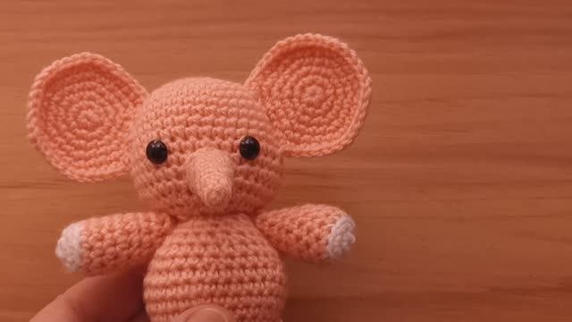 Игрушка слоник крючком ч 2 голова ,туловище. смотреть онлайн