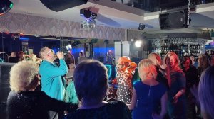 Белые розы На рояле Life is Live2