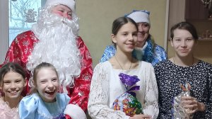 ДЕД МОРОЗ И СНЕГУРОЧКА К НАМ В ДОМ ПОЖАЛОВАЛИ