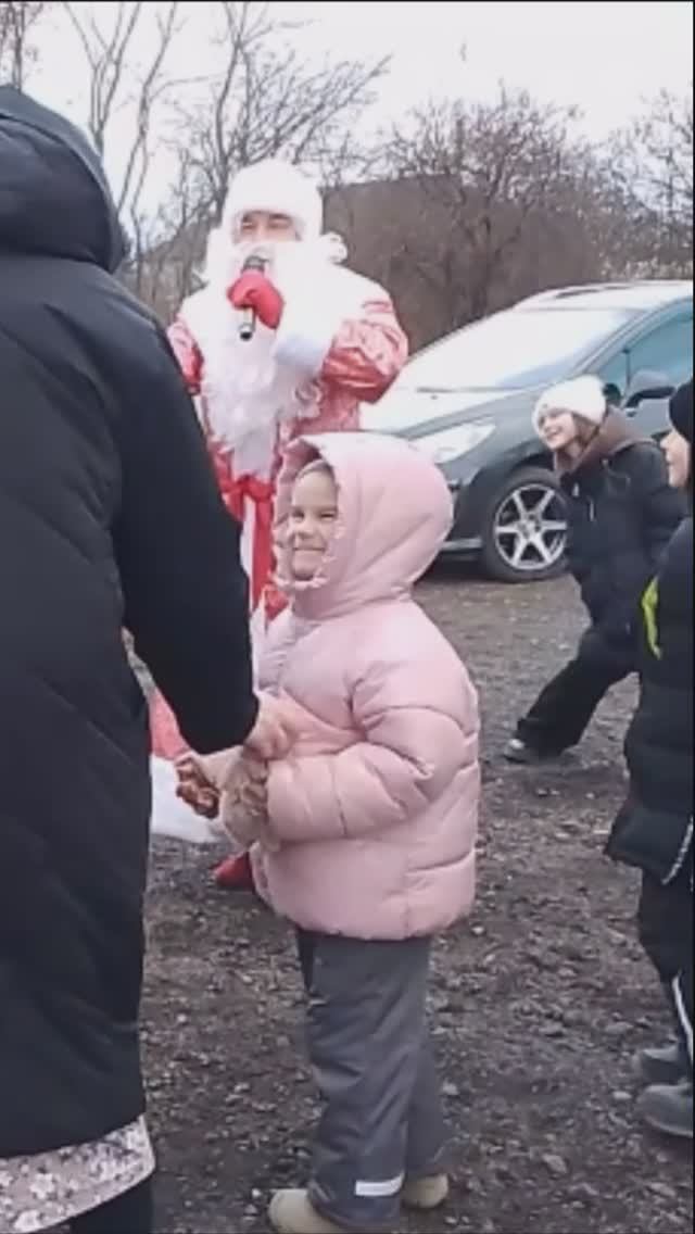 Дед Мороз и Снегурочка были у нас в деревне short