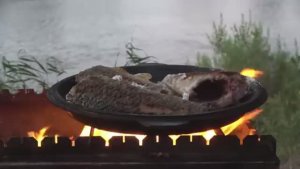 КАРАСИ ЛАПТИ ! Большая рыбалка с ночёвкой в новом месте и жареные караси с картошкой.