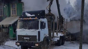 В Новгородской области второй день тушат пожар в школе