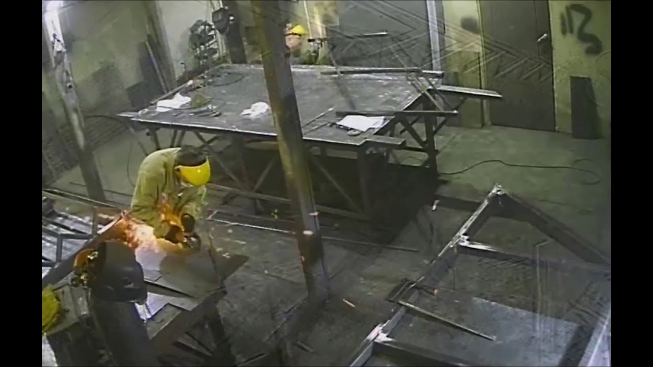 Новый подсобник не прошел тест не продержавшись на рабочем месте и десяти минут. смотреть онлайн