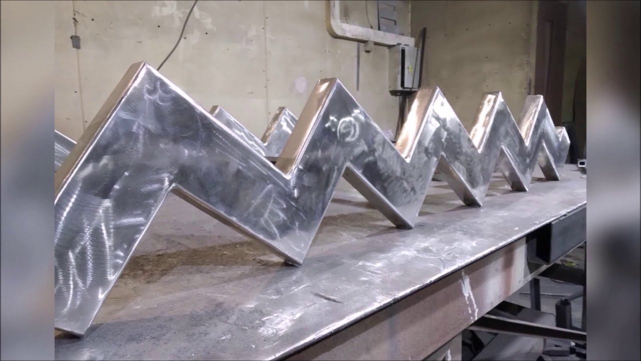 Лестница дуб, стеклянные перила. Делаем в пригороде СПб. Видео №1 из 3. смотреть онлайн