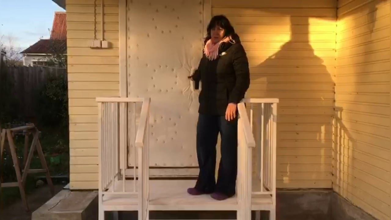 Отзыв про лестницу на крыльцо белого цвета в деревне Зелёная Роща смотреть онлайн