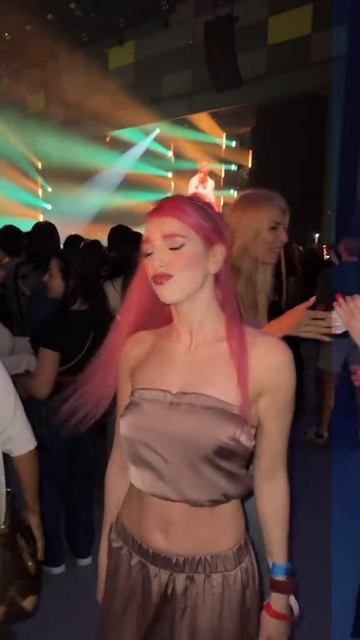 Риви на концерте Jony смотреть онлайн