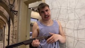 Пацаны зарабатывают на цветах.