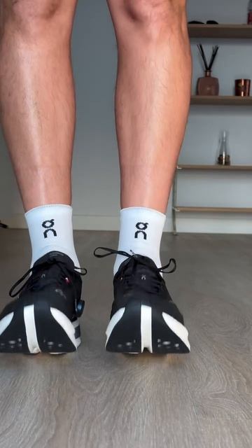 Спортивная модель On Cloudboom Strike смотреть онлайн