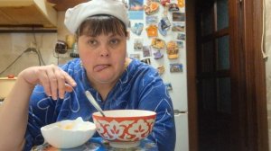 пришли с прогулки домой очень устали надо поесть