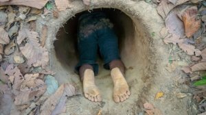 Строим секретную бамбуковую виллу под землёй. Примитивными методами.