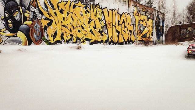 Дикий RC Бизон гоняет по снежному оффроуду Crossrc EMO XL 6x6 смотреть онлайн