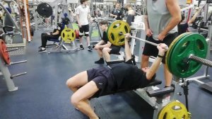 Силовая в зале Жим лежа 20251210212823