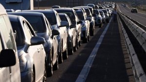 Более 1 тыс. машин скопилось в очереди перед Крымским мостом