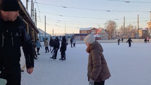 В Новогодний денёк с детьми и внуками на каток г. Асино