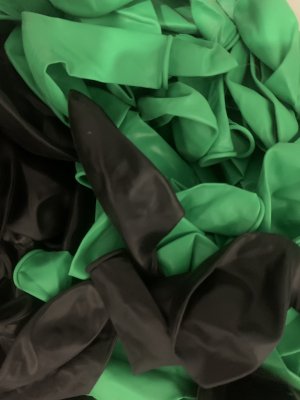 Надуваю 200 воздушных шаров