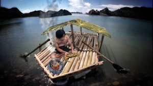 Выживание в одиночестве на плоту из мусора / Рыбалка подручными средствами / Вызов «Одинокий остров»