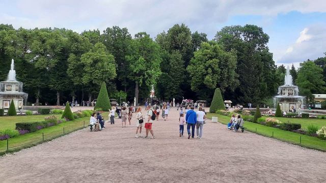 4K. Топиарное искусство в Петергофе