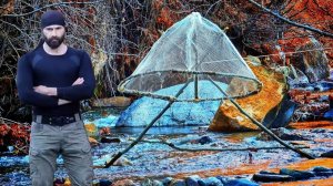 Необычный способ лова рыбы / Рыбалка с помощью техники «свиная ловушка»