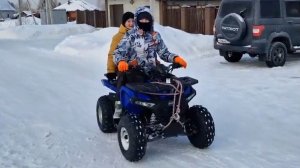 Внуки развлекаются. Погода позволяет.