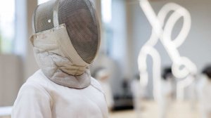 Рапиристка Часовникова выиграла первое золото после возвращения флага РФ юниорам