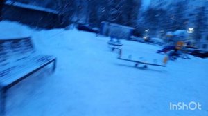 синий трактор Тимофей и улица