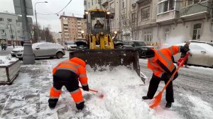 Снегопад продлится в Москве и Подмосковье всю предстоящую ночь.