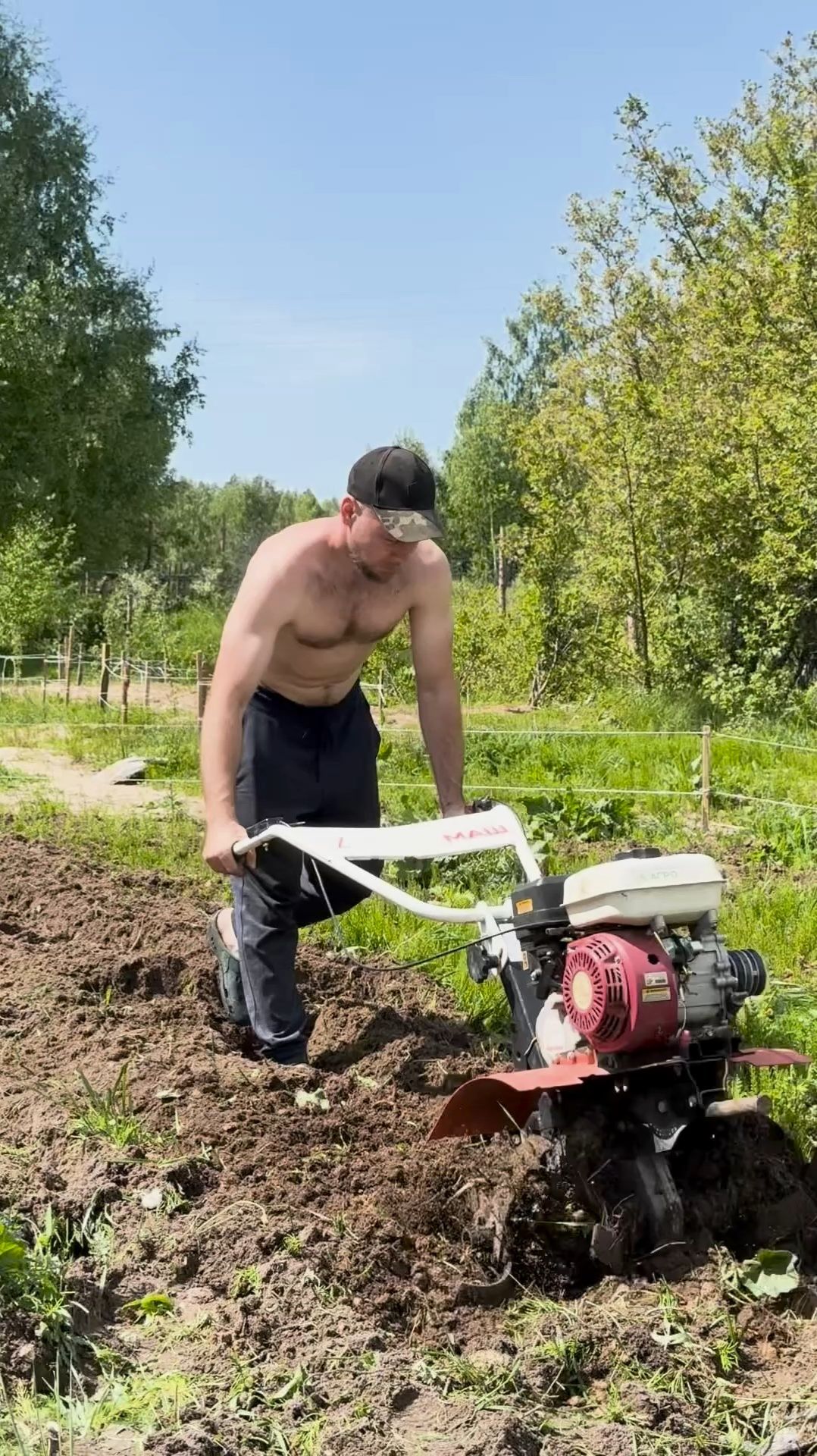 КАК ЛЮДИ ЖИВУТ. ГОД В ЛЕСНОЙ ДЕРЕВНЕ смотреть онлайн