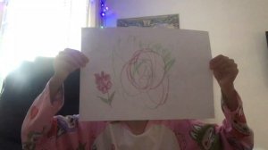 Мия рисует новыми фломастерами