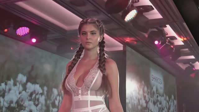 ДЕФИЛЕ В НИЖНЕМ БЕЛЬЕ