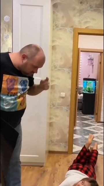 Заначку чуть не нашел)) смотреть онлайн