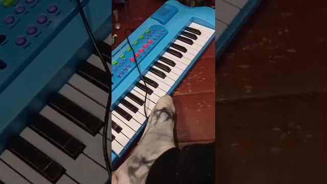 ИГРАЕМ В ДАРТС С ВЕРОНИКОЙ! ОБЗОР НА СИНТЕЗАТОР! смотреть онлайн