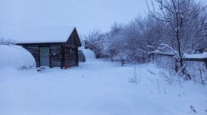 Зима у нас. Наш заснеженный двор.