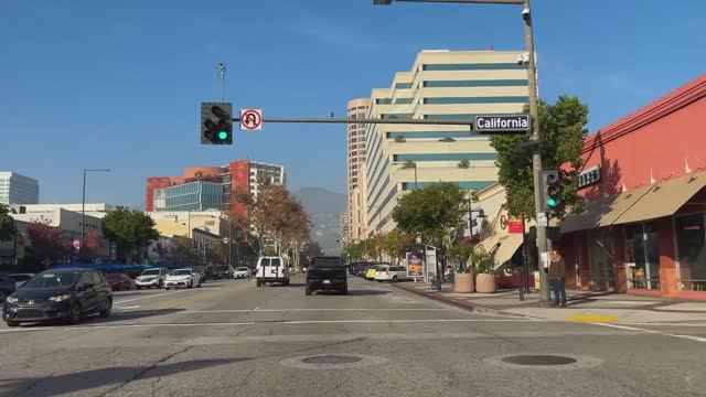 🇺🇸 Глендейл, Калифорния - поездка по улицам с видами на город смотреть онлайн