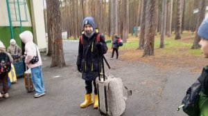 Командир Данил, Костя электрик катаются на чемодане Дэмиана 16 в лагере! 🤣