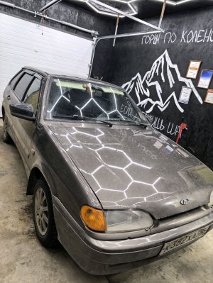 ремонтирую авто в гараже.