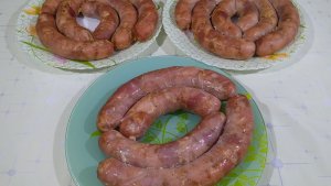 Колбаса ветчинная колечками домашняя.