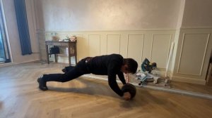 Спорт. Гимнастическое колёсико с носков.