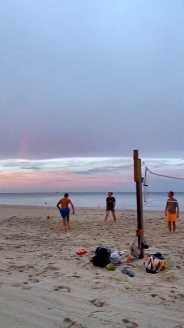 Волейбол на закате смотреть онлайн